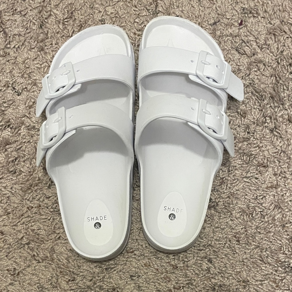Shade & Shore White Sandals